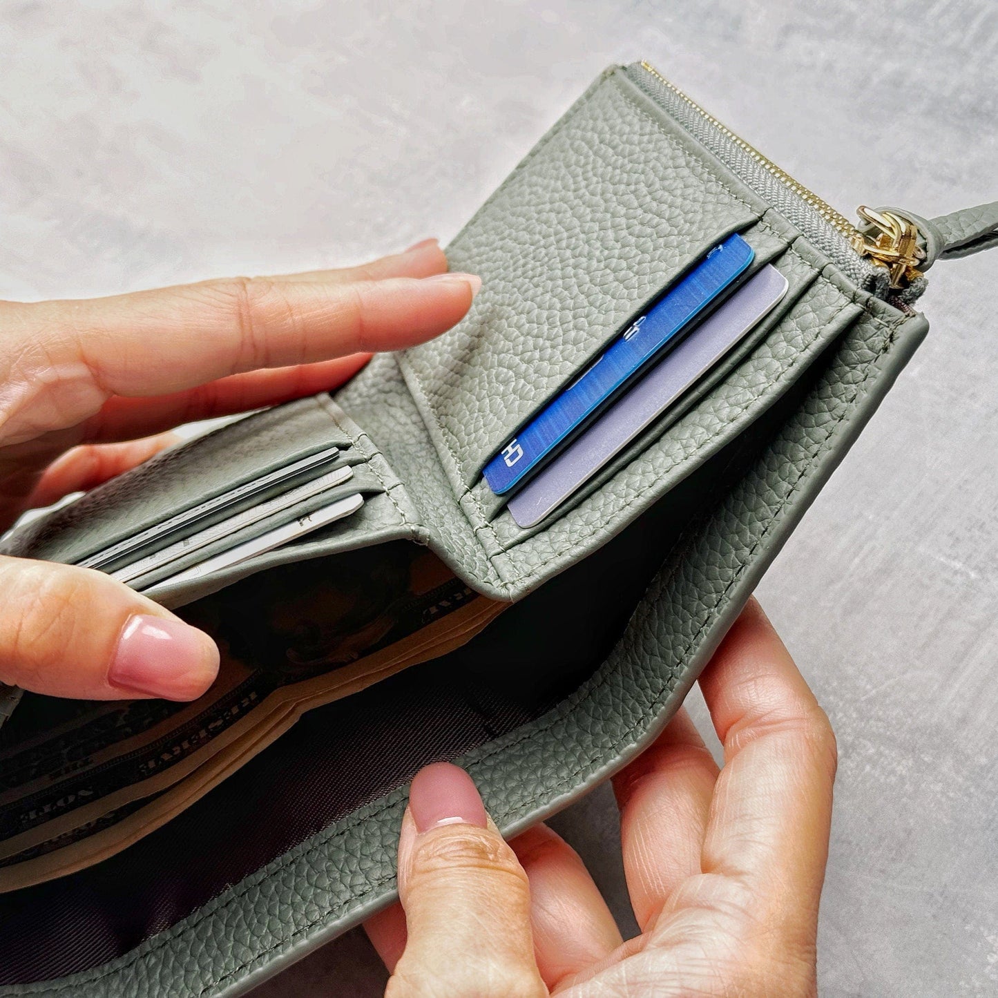 Leather Trifold Wallet for Women – Compact Card & Coin Wallet